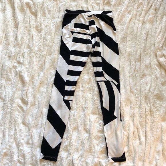 ASOS geometric print leggings 🍀 - Picture 2 of 6